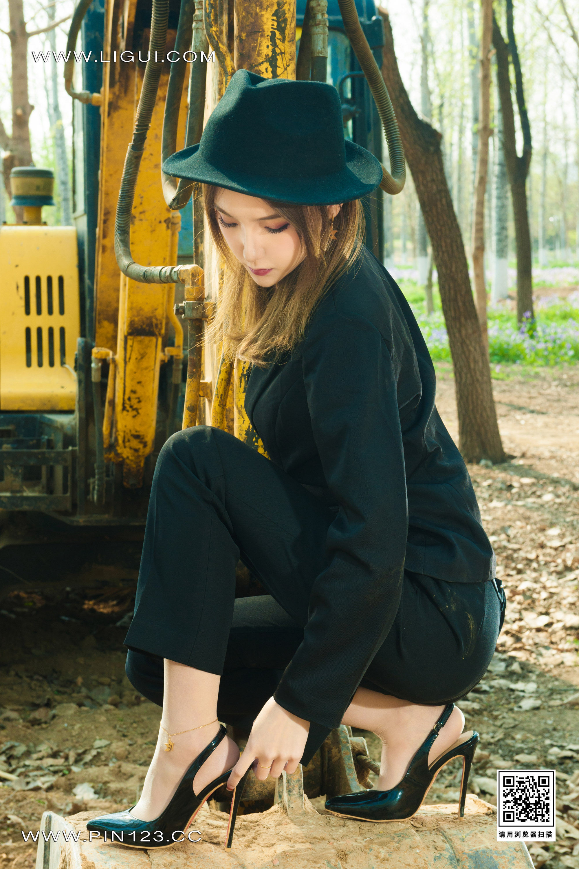 Ligui丽柜  2023.04.10 《野外柑丝》 心心